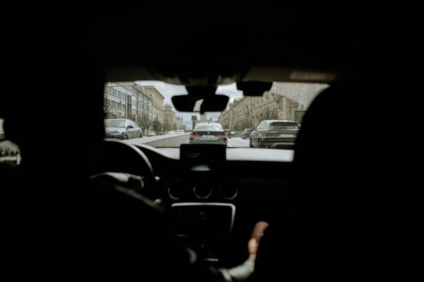 Sécurité Routière : Pourquoi les Airbags sont Essentiels dans le Choix de Votre Voiture